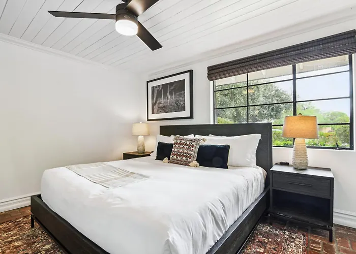 Luxe Desert Compound Private Heated Pool Holiday home *