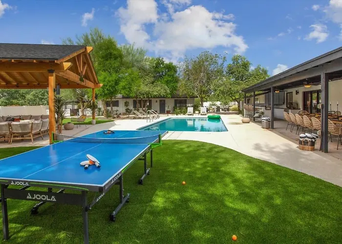 Luxe Desert Compound Private Heated Pool Holiday home