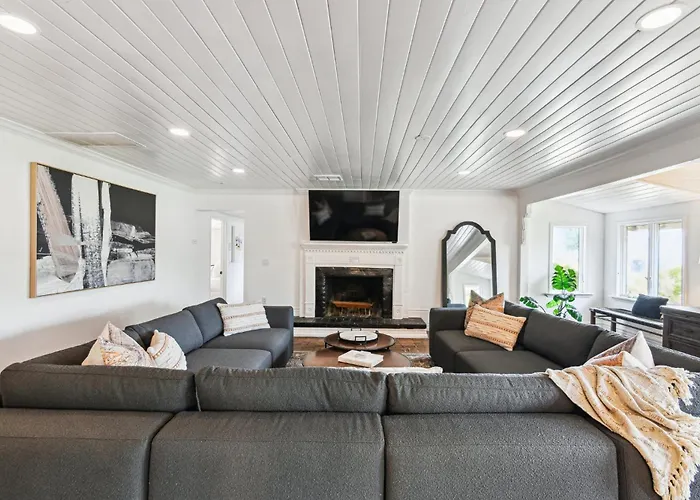 Luxe Desert Compound Private Heated Pool Holiday home *
