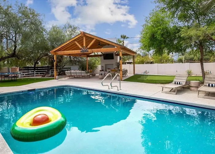 Luxe Desert Compound Private Heated Pool Holiday home *