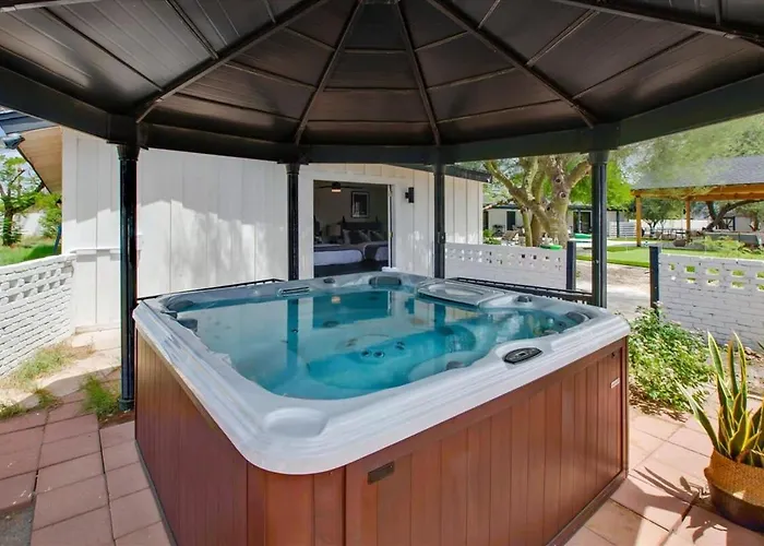 Holiday home Luxe Desert Compound Private Heated Pool *