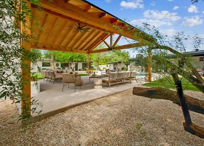 Luxe Desert Compound Private Heated Pool Holiday home